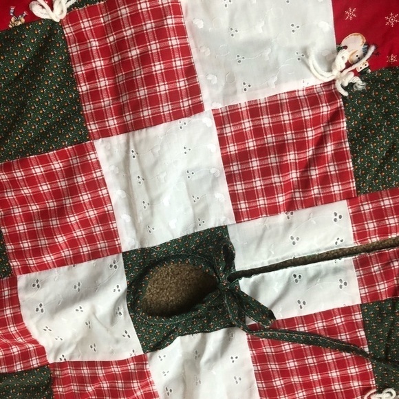 Handmade Farmhouse Christmas Tree Reversible Skirt Quilted Red Green Eyelet - Picture 3 of 5
